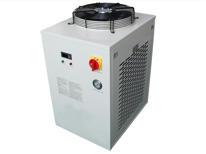 UV LED固化光源設(shè)備的三大配置照射頭、水冷機(jī)、電源驅(qū)動(dòng)